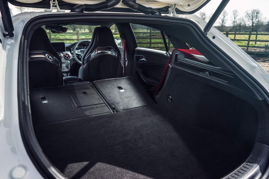  Mercedes-AMG CLA45 Shooting Brake 2015 года  (UK) (фото 25 из 30)